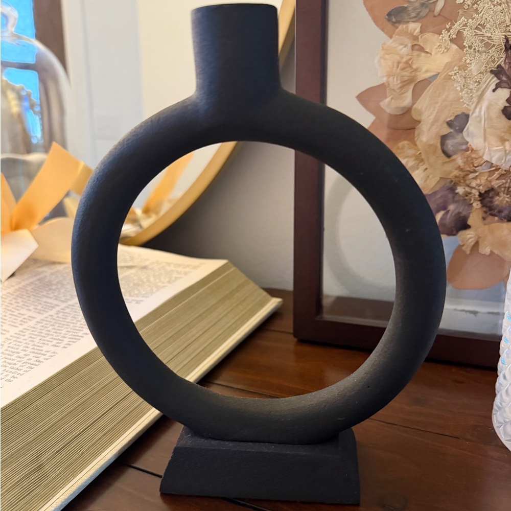 Modern Matte Black Ring Candle Holder – Minimalist Decor